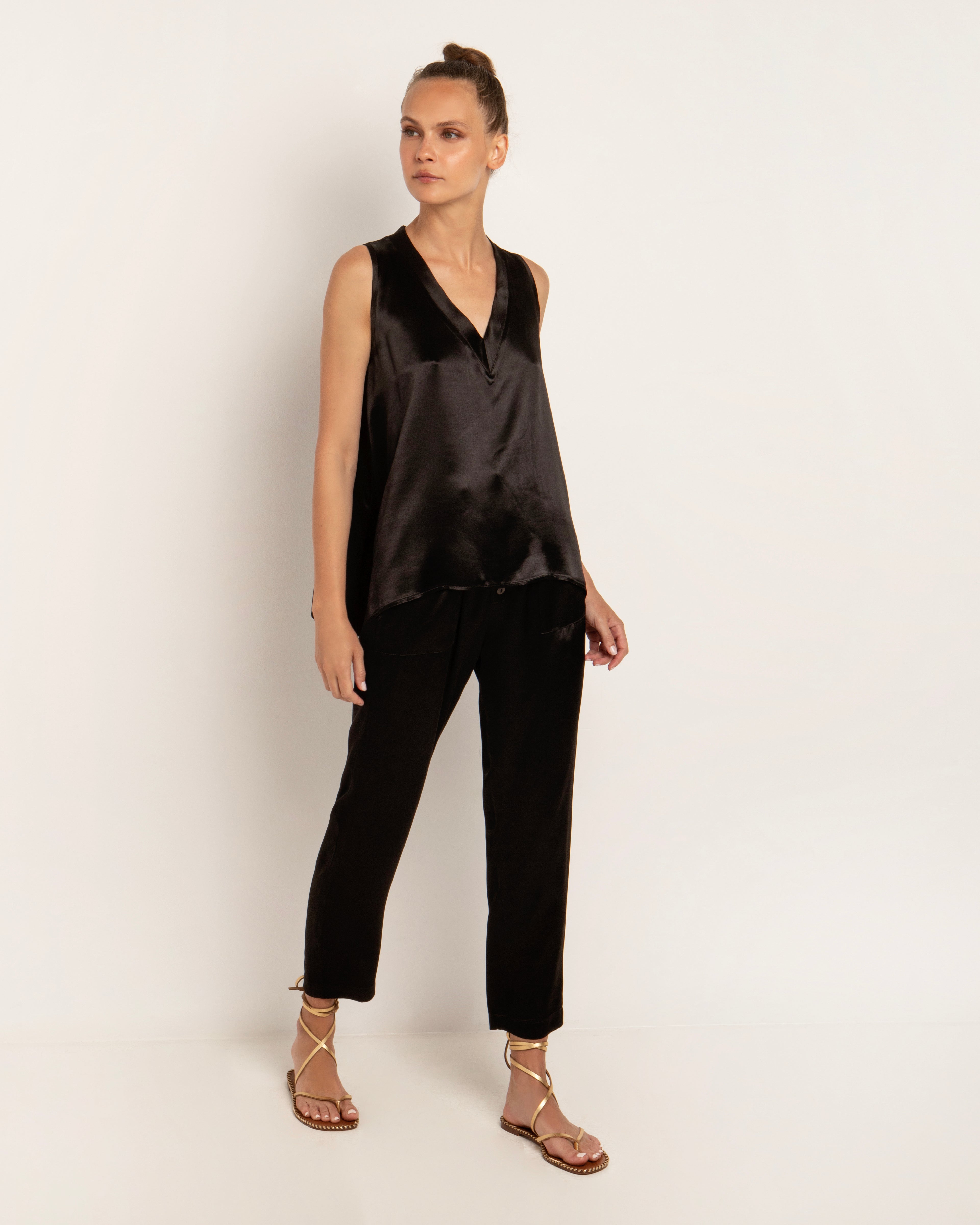 Greek Archaic Kori | Top sleeveless v-neck - black - 140292