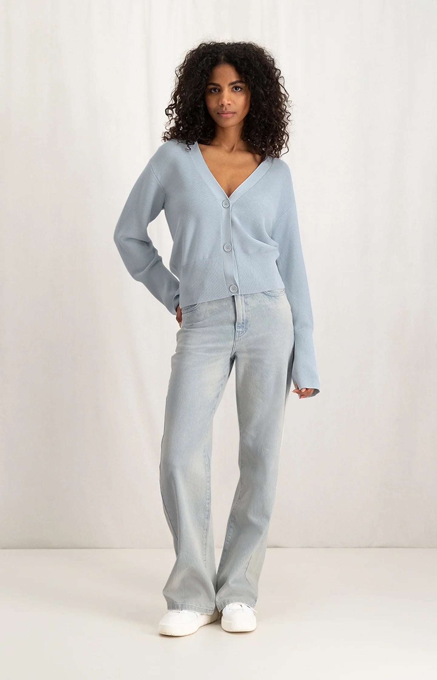 Yaya | Vest met een V-hals, knopen en lange wijde mouwen - 01-010056-402