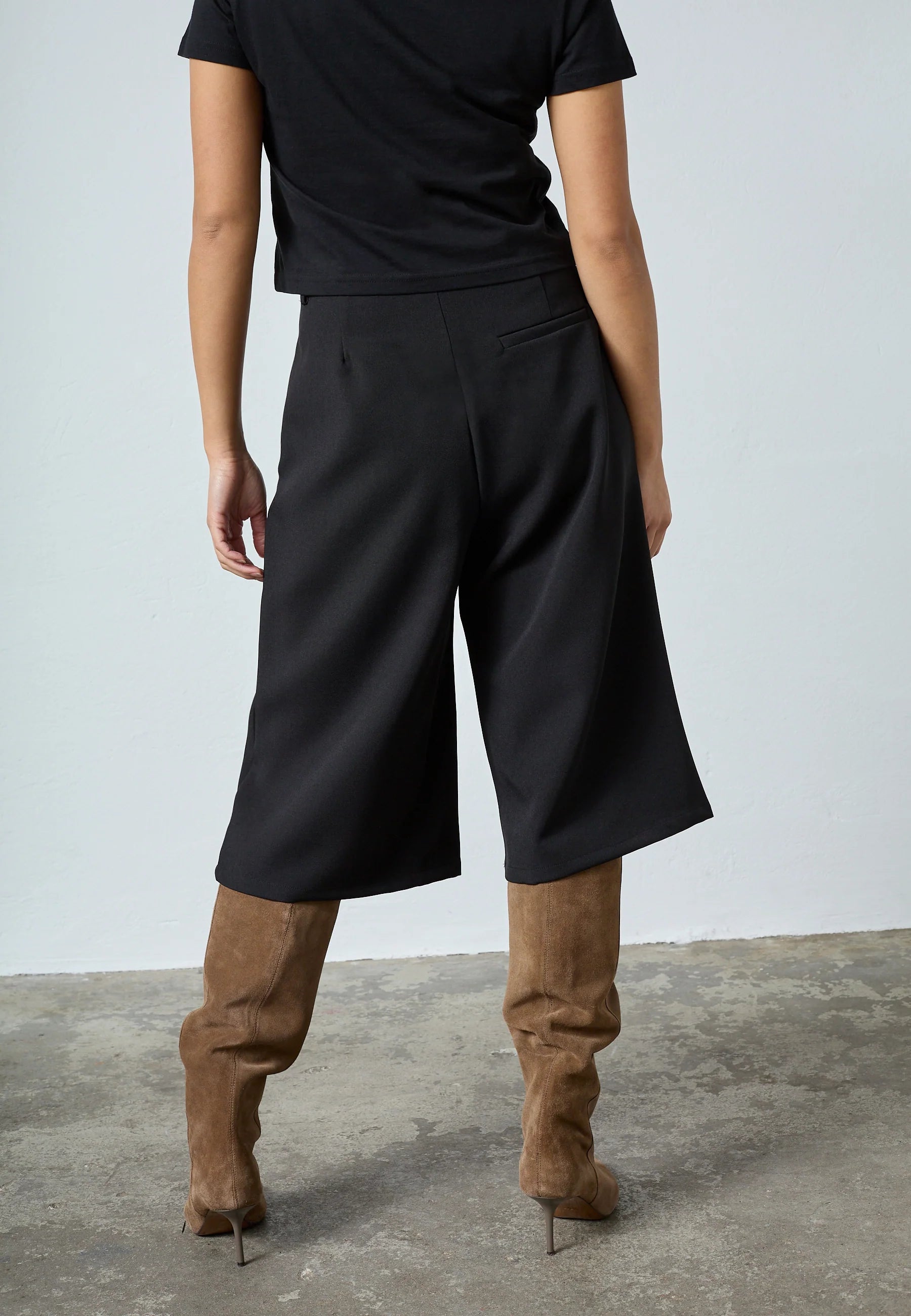 Sisters Point | Great Shirt Black