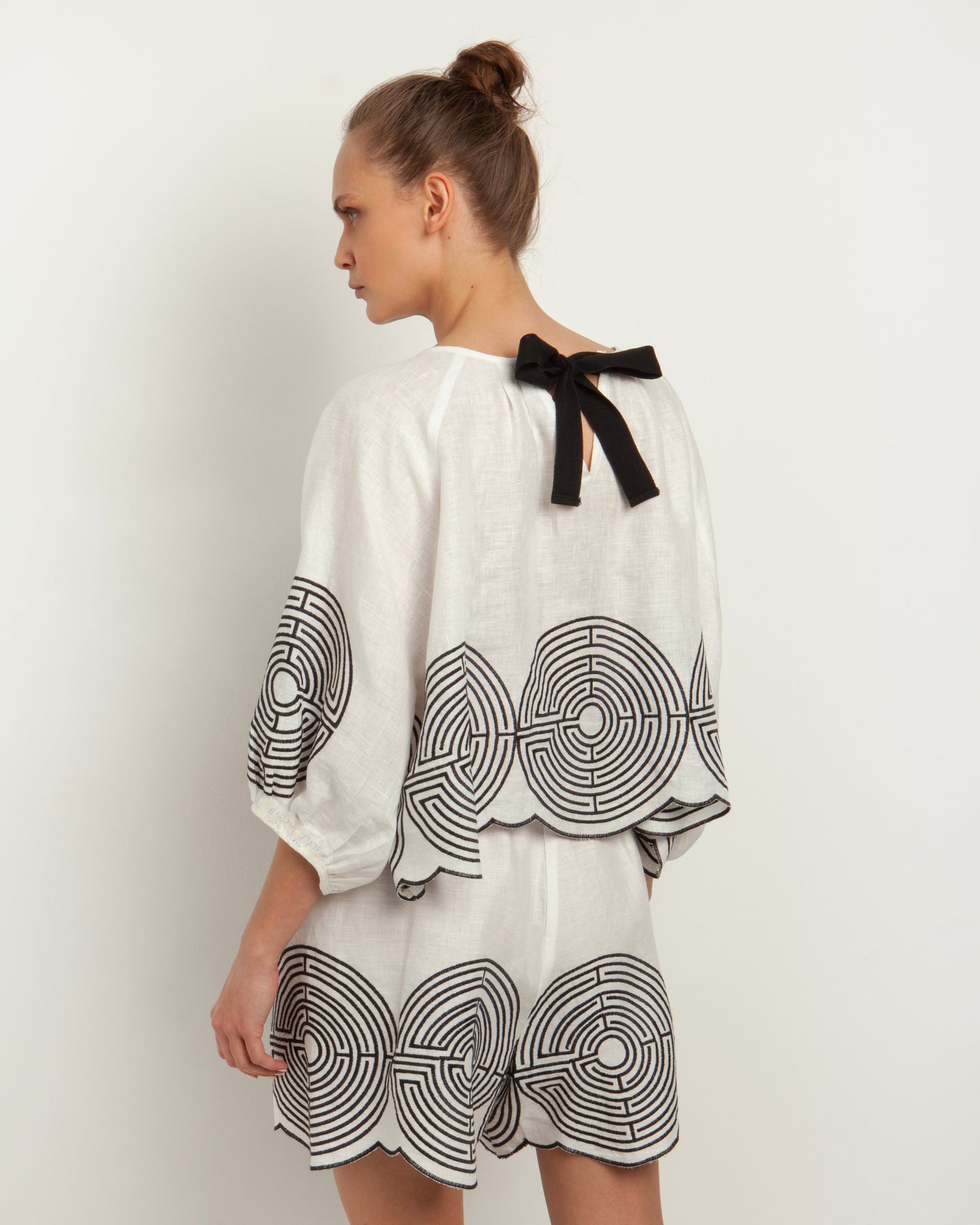 Greek Archaic Kori | blouse labyrinth back bow-tie - white/black - 240011