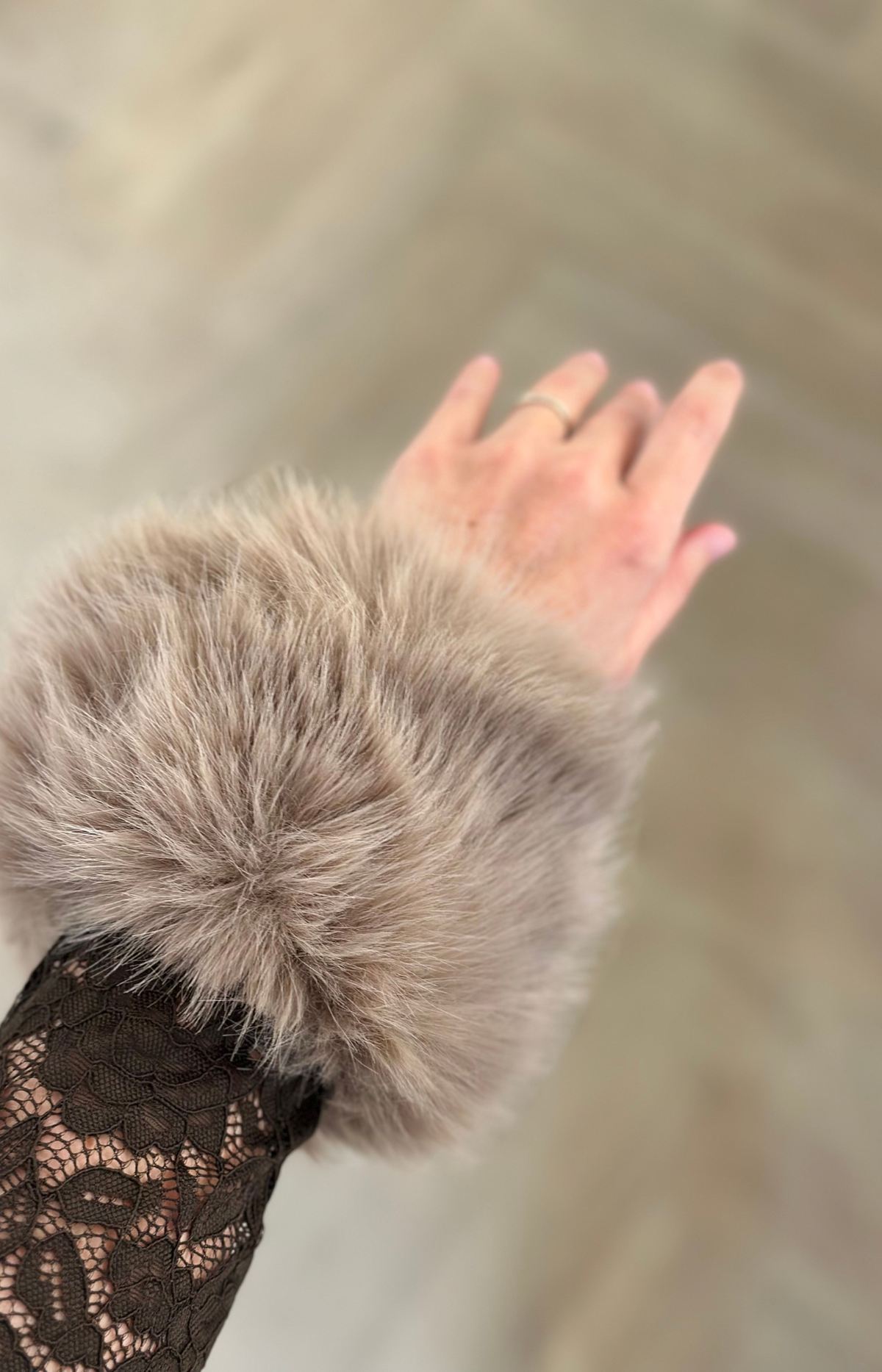 Yaya | Faux Furr Cuffs Otter Brown