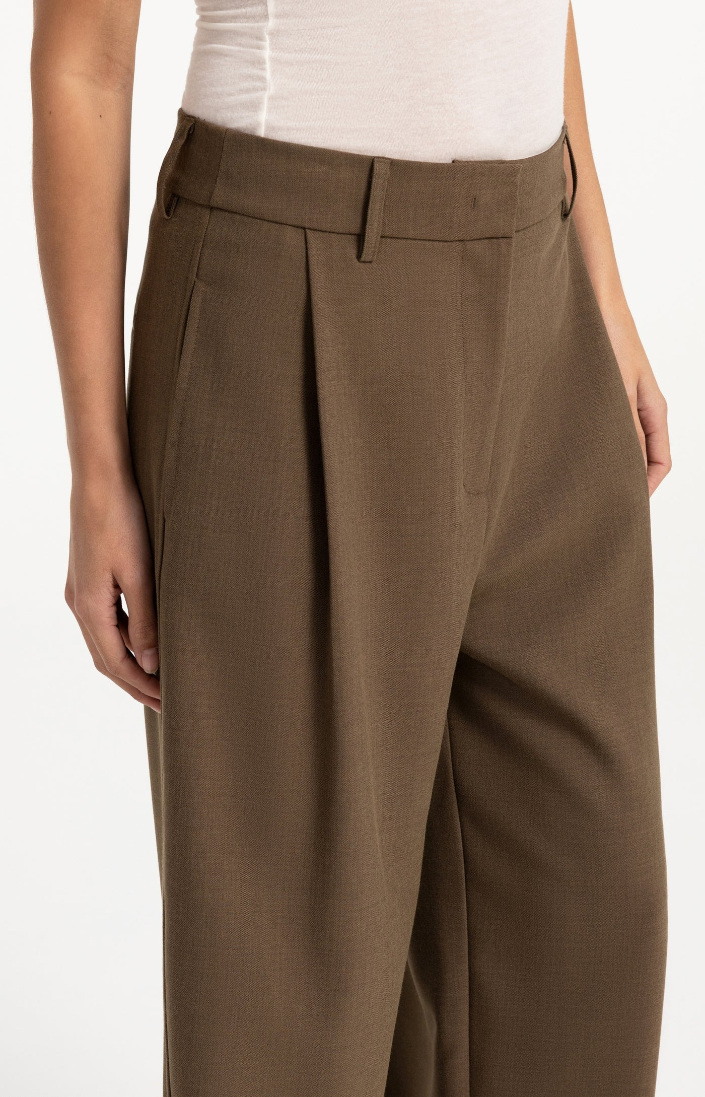 YAYA | Geweven Barrel-leg broek met plooidetail - Teak Brown