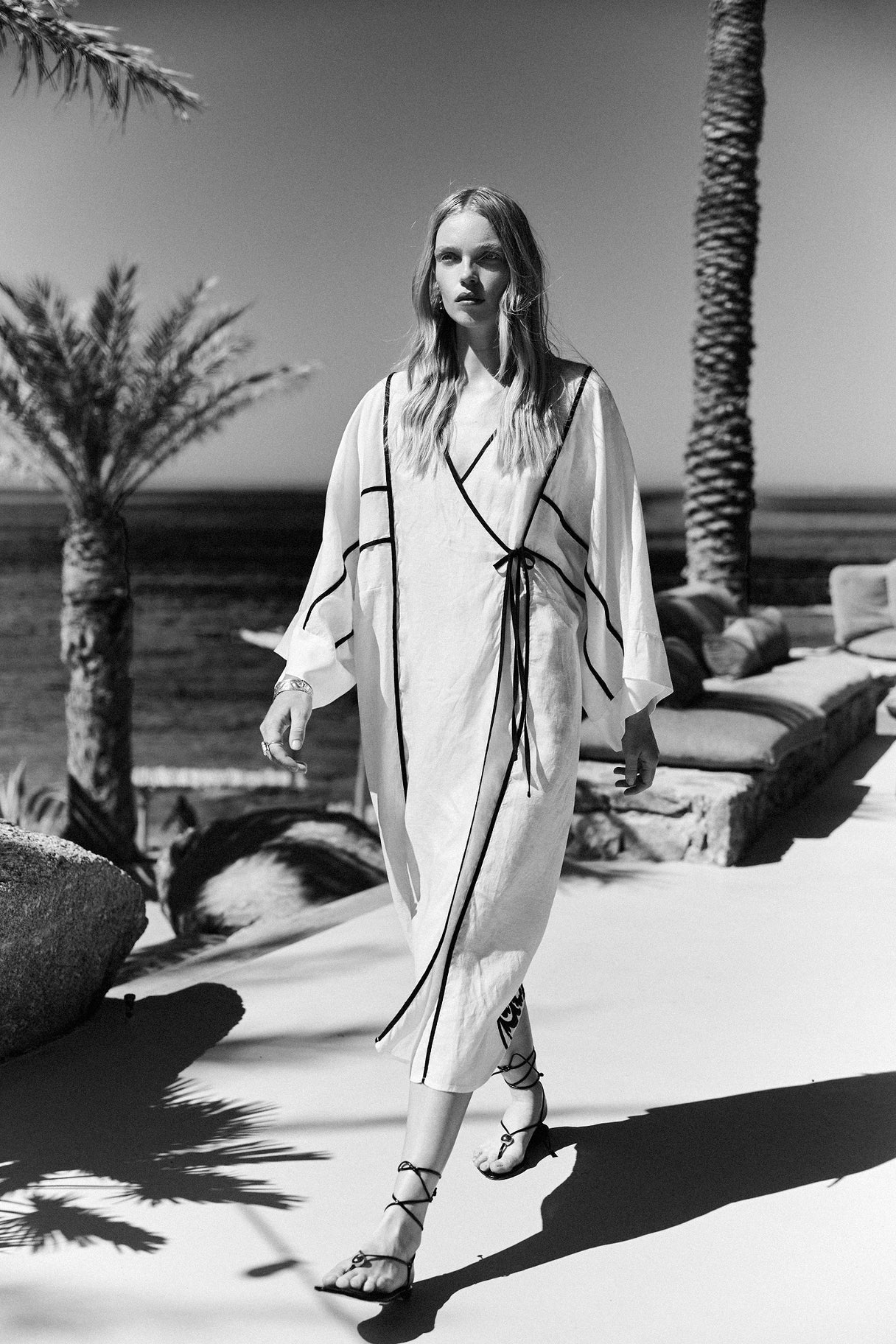 Greek Archaic Kori | Kimono Long Suzani Wrap White/Black