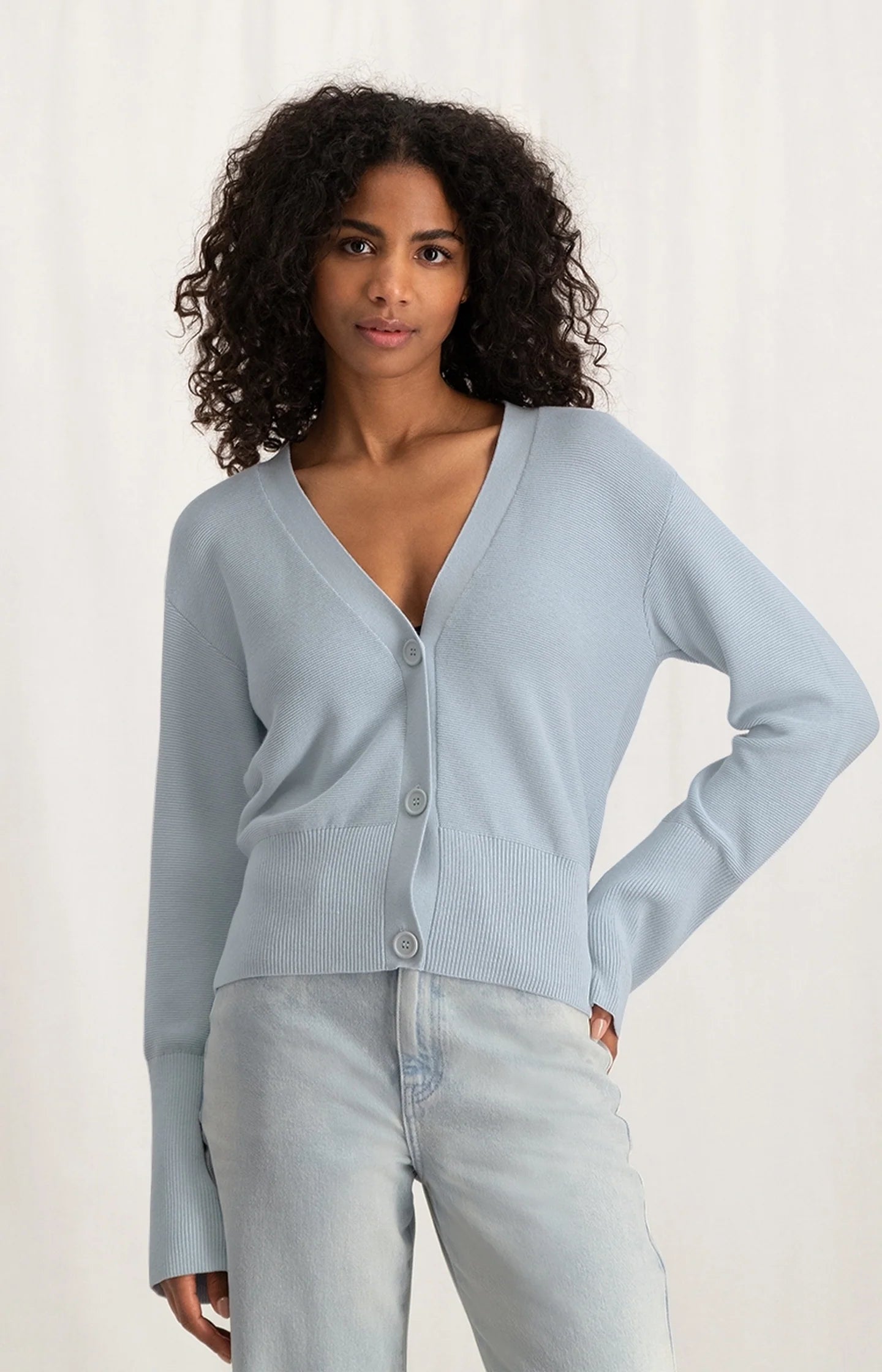Yaya | Vest met een V-hals, knopen en lange wijde mouwen - 01-010056-402