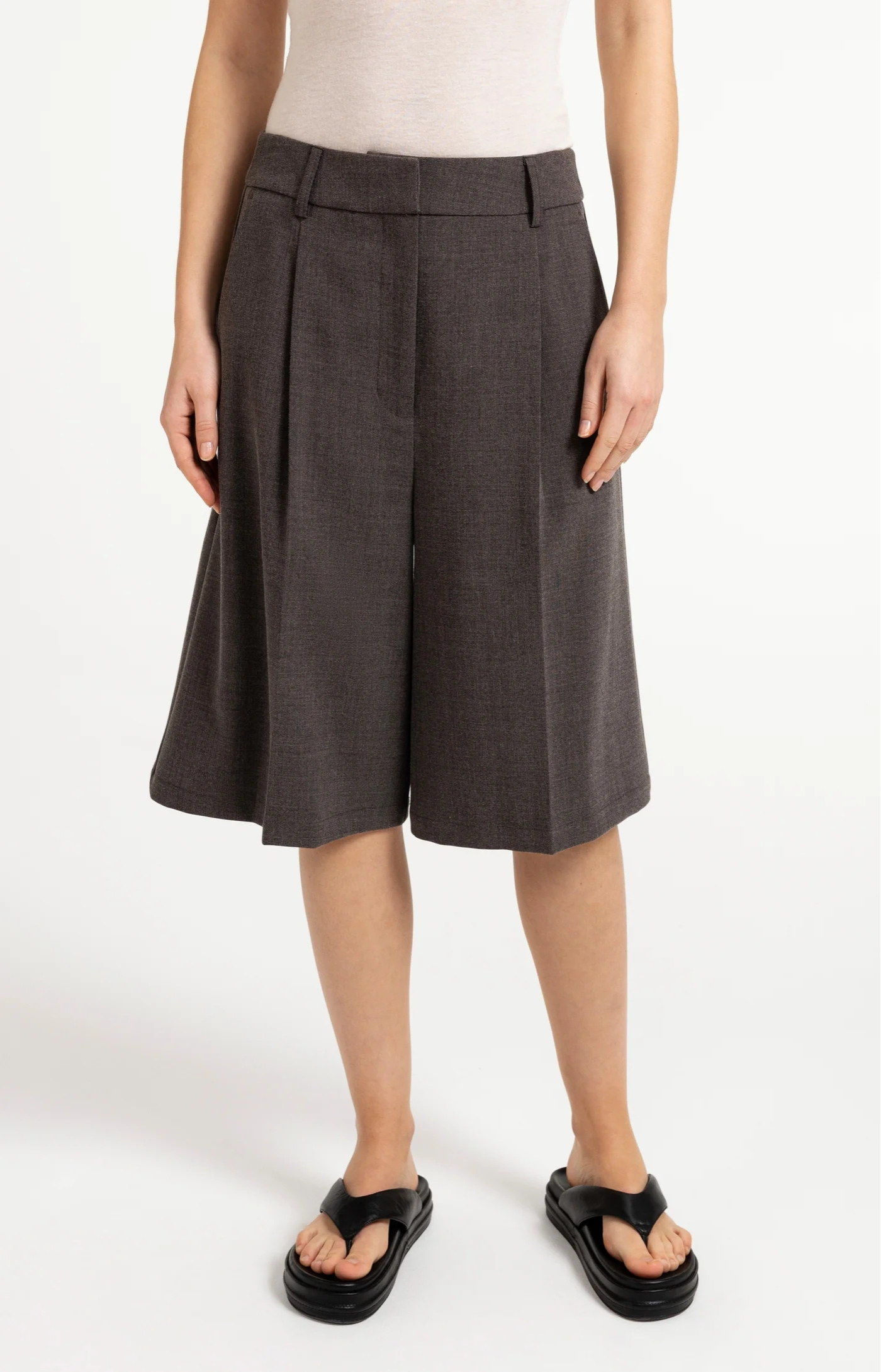 YAYA | Bermuda Shorts High Waist Pleats Delicioso Brown