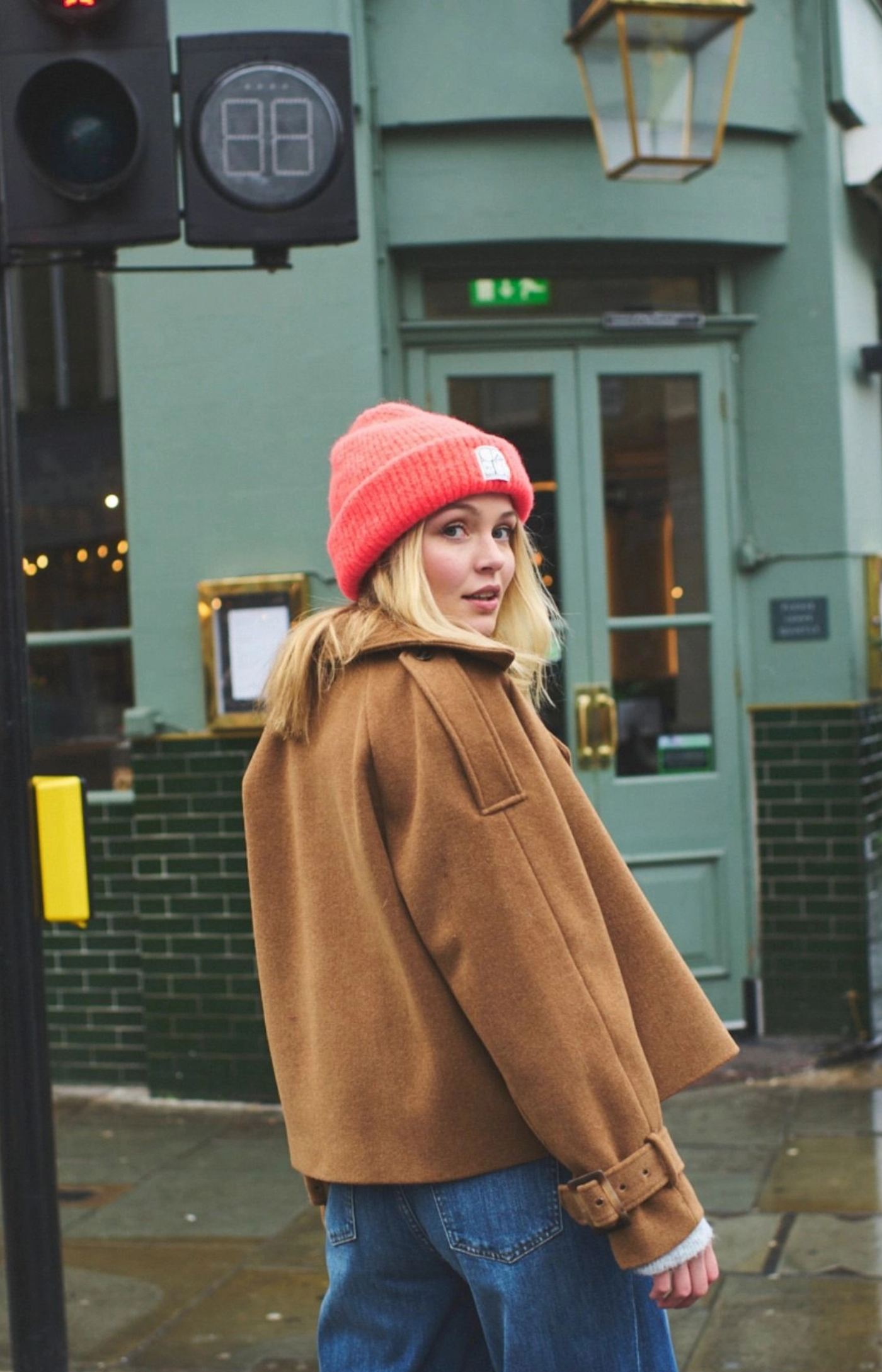 Circle of Trust | Loes Hat Red Flame
