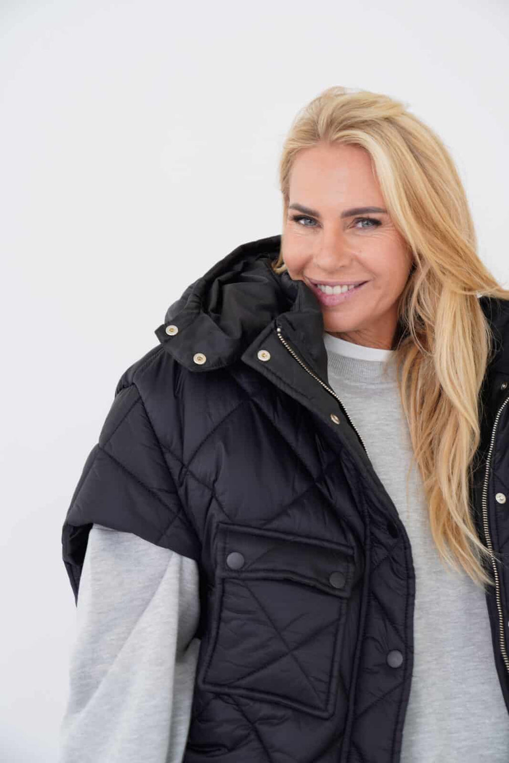 EST'SEVEN | Nara Cape Black