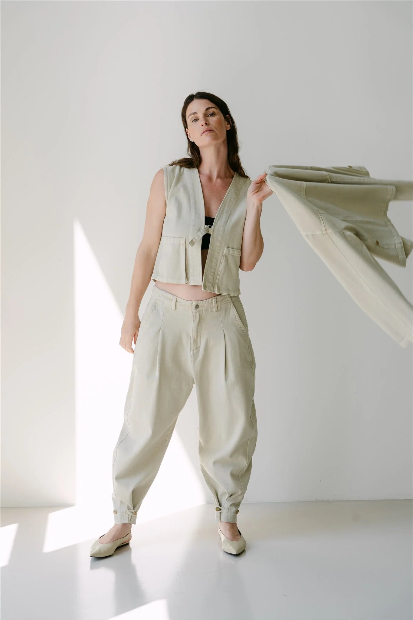 Aimee The Label | RoselineS6 Waistcoat Beige jeans