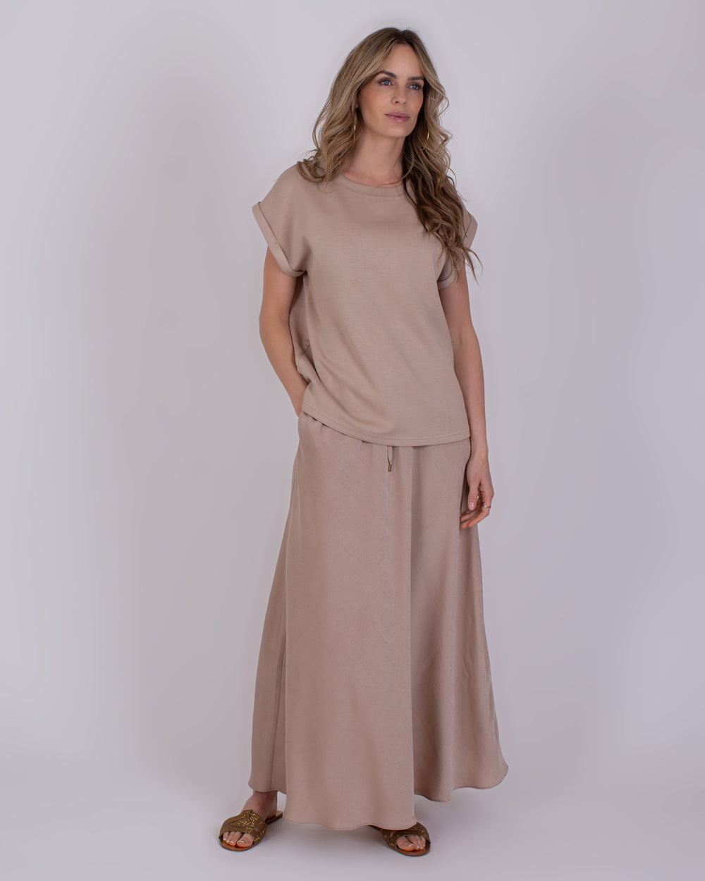 The Clothed | Troje pale