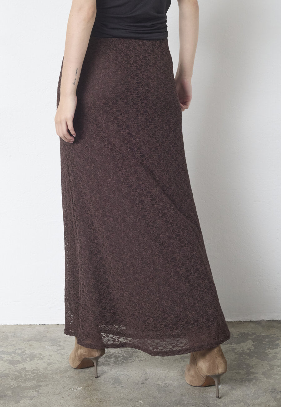Sisters Point | Lace Rok Bruin