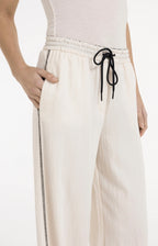 Yaya | Broek met Wijde Pijpen en Contrasterend Stiksel L32 Cloud Creme White