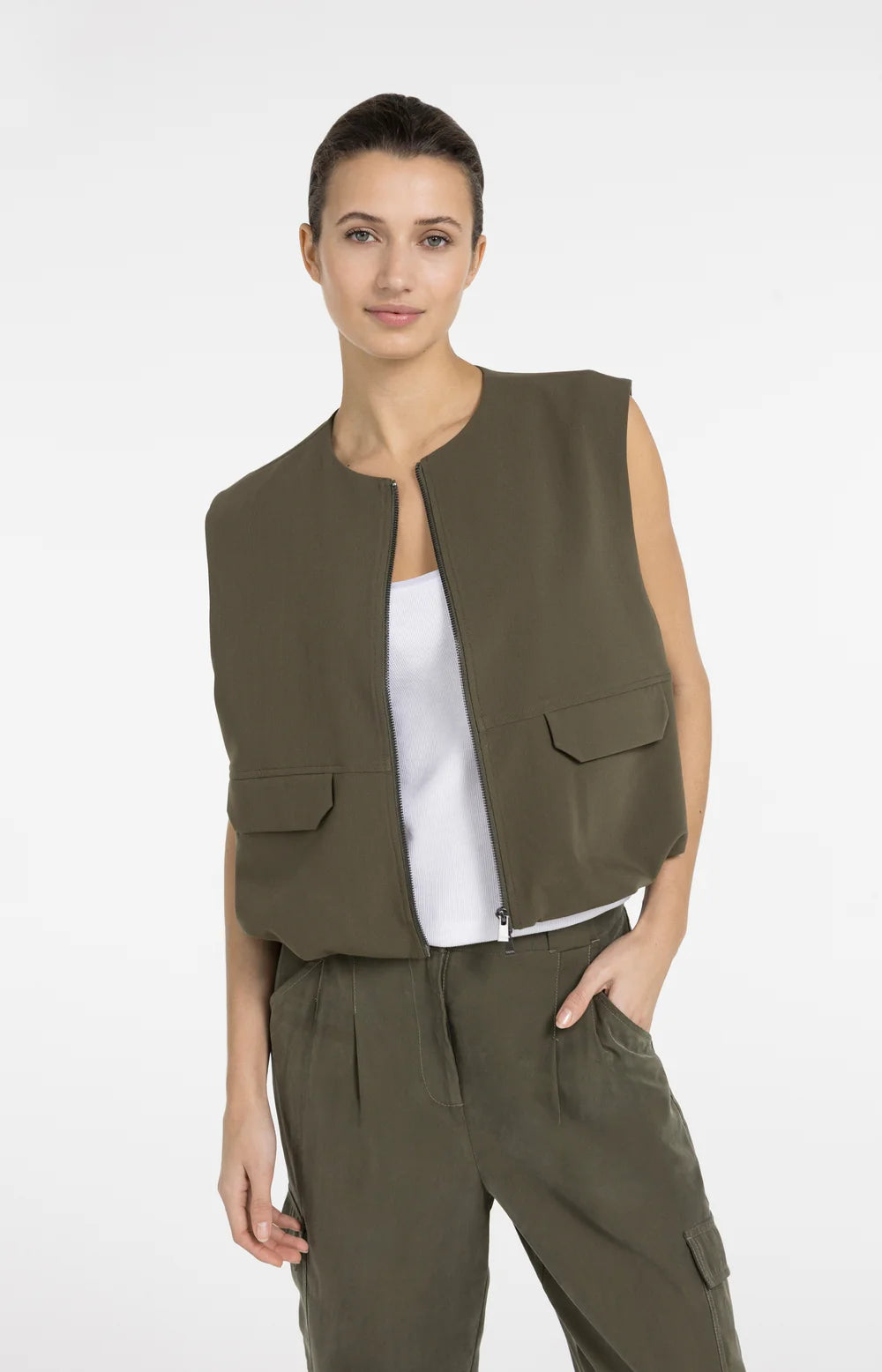 YAYA | Mouwloos Geweven Jasje Met Ballonvormige Zoom Army Green