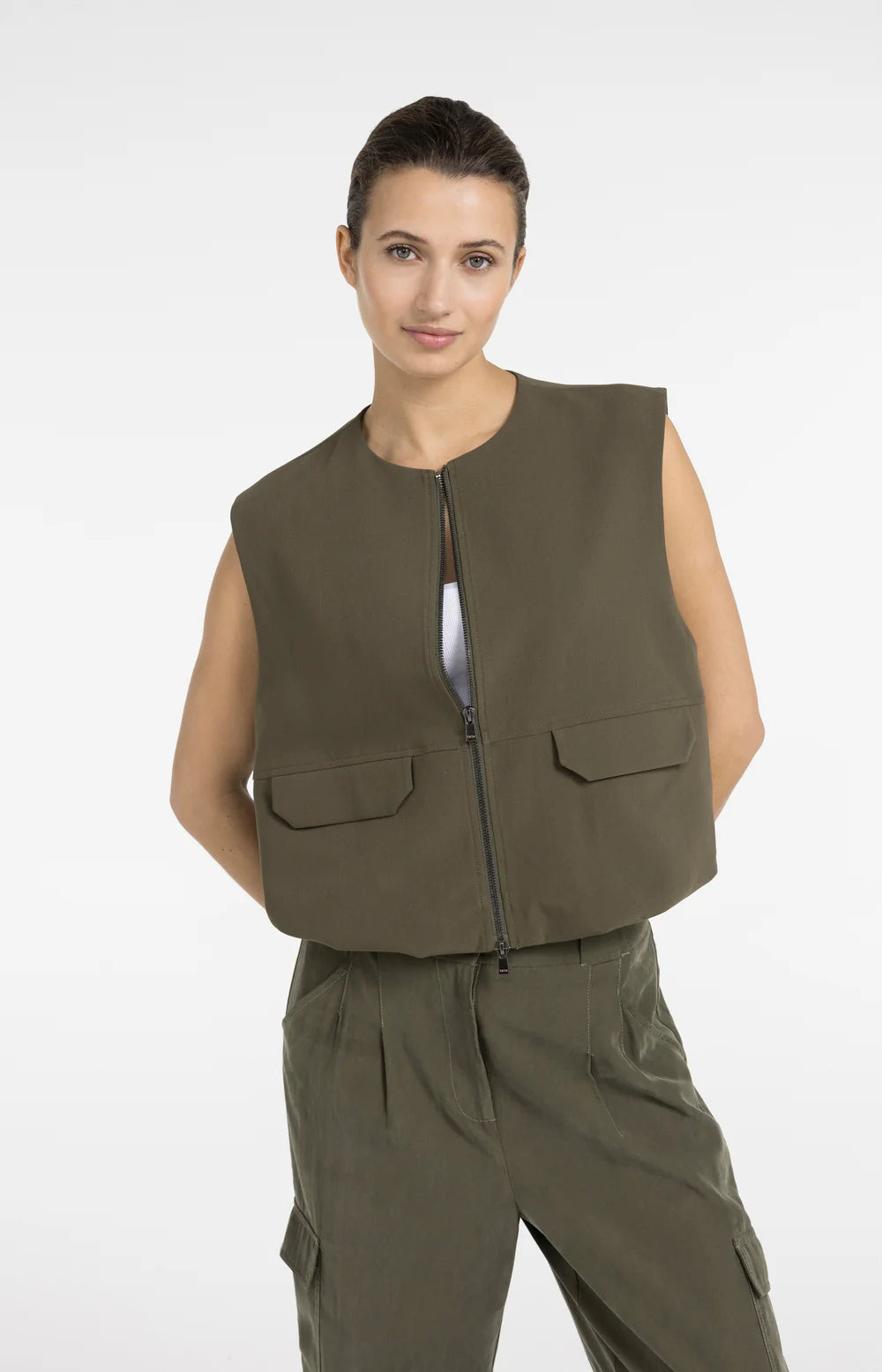 YAYA | Mouwloos Geweven Jasje Met Ballonvormige Zoom Army Green