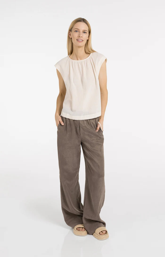 Yaya | Mouwloze Top met Geplooide Halslijn en Trekkoord Cloud Creme White