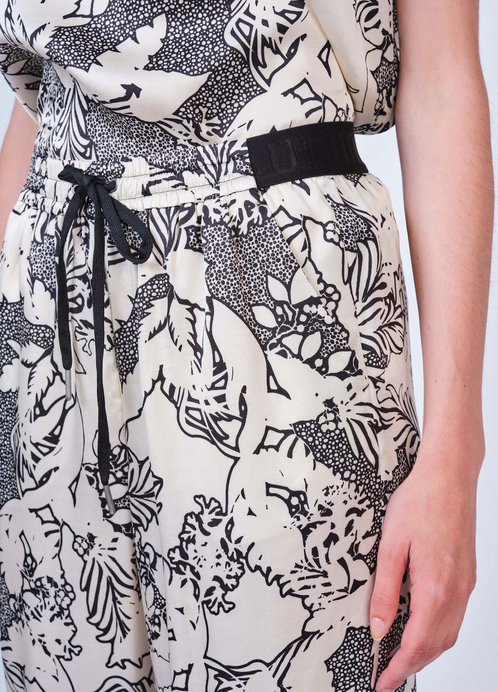 Summum Woman | Trousers leaves print viscose