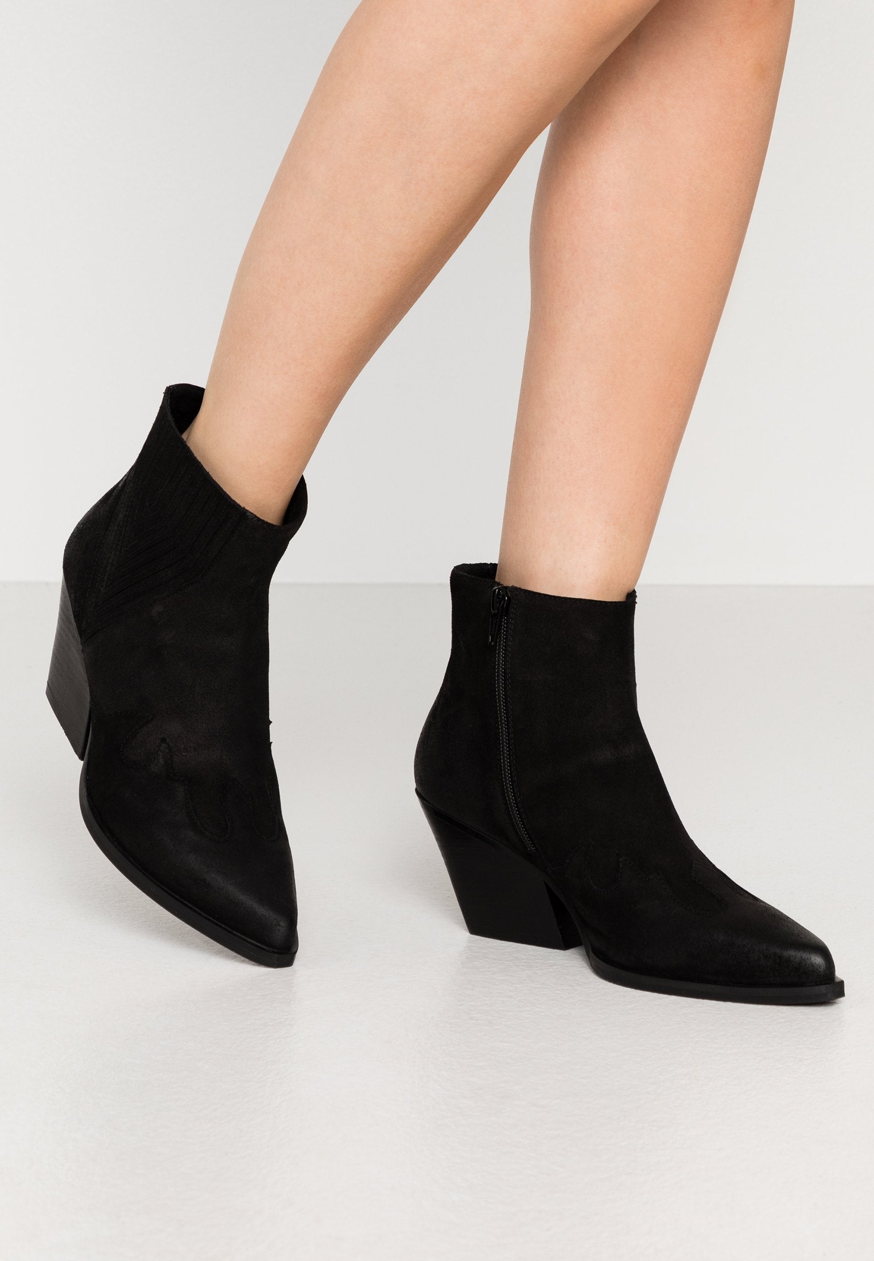 Steven New york | Sierpa Black Suede