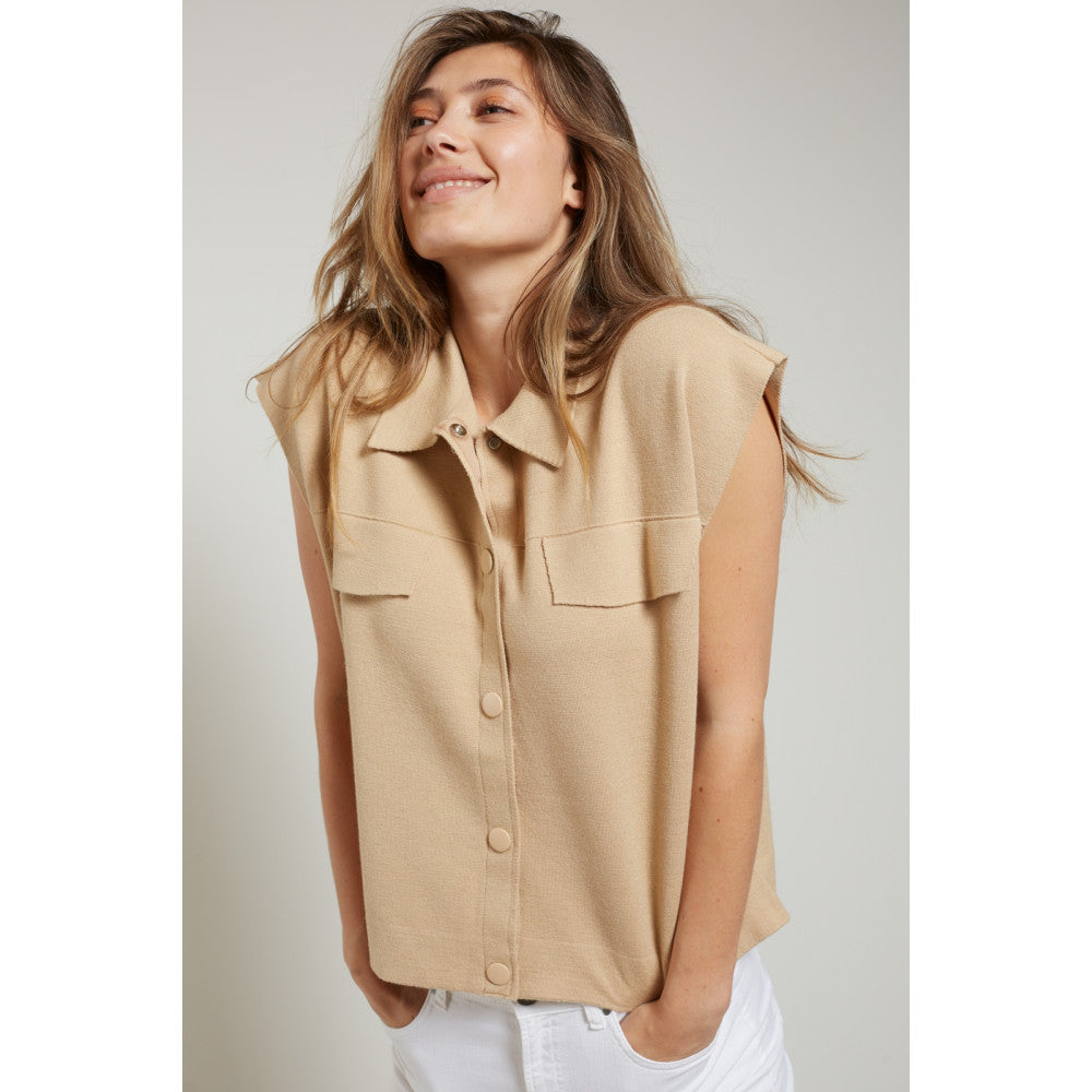 YAYA | Mouwloos vest met boxy fit, knopen en zakken
