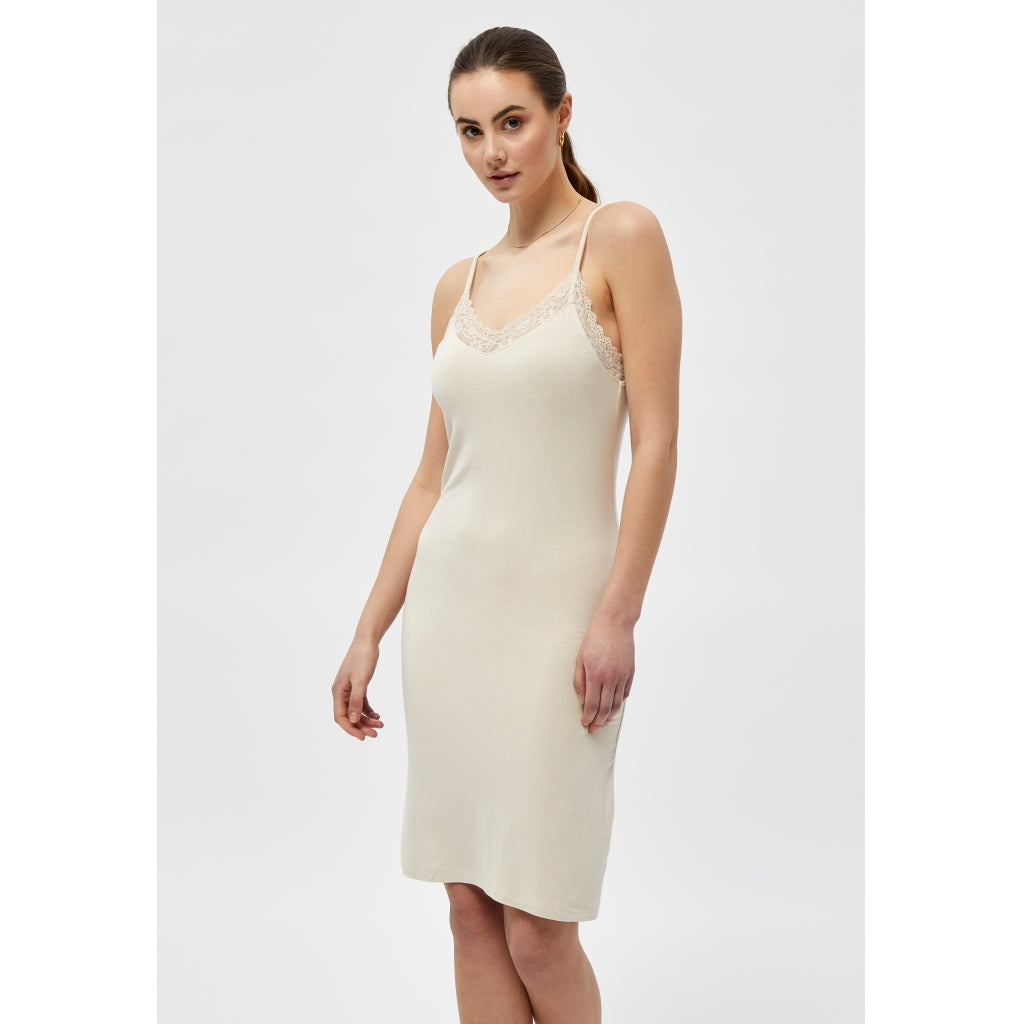 Peppercorn | Rosalinda Kanten Onderjurkje - sandshell