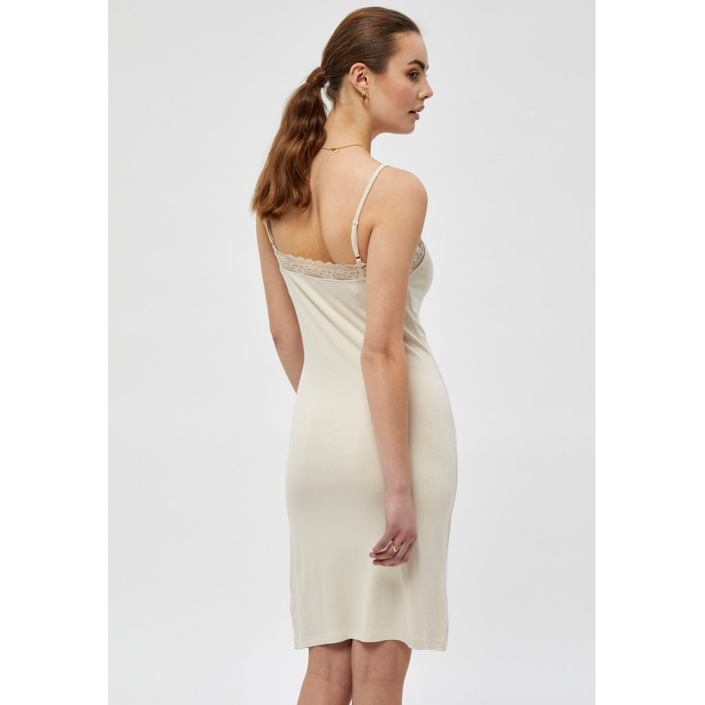 Peppercorn | Rosalinda Kanten Onderjurkje - sandshell