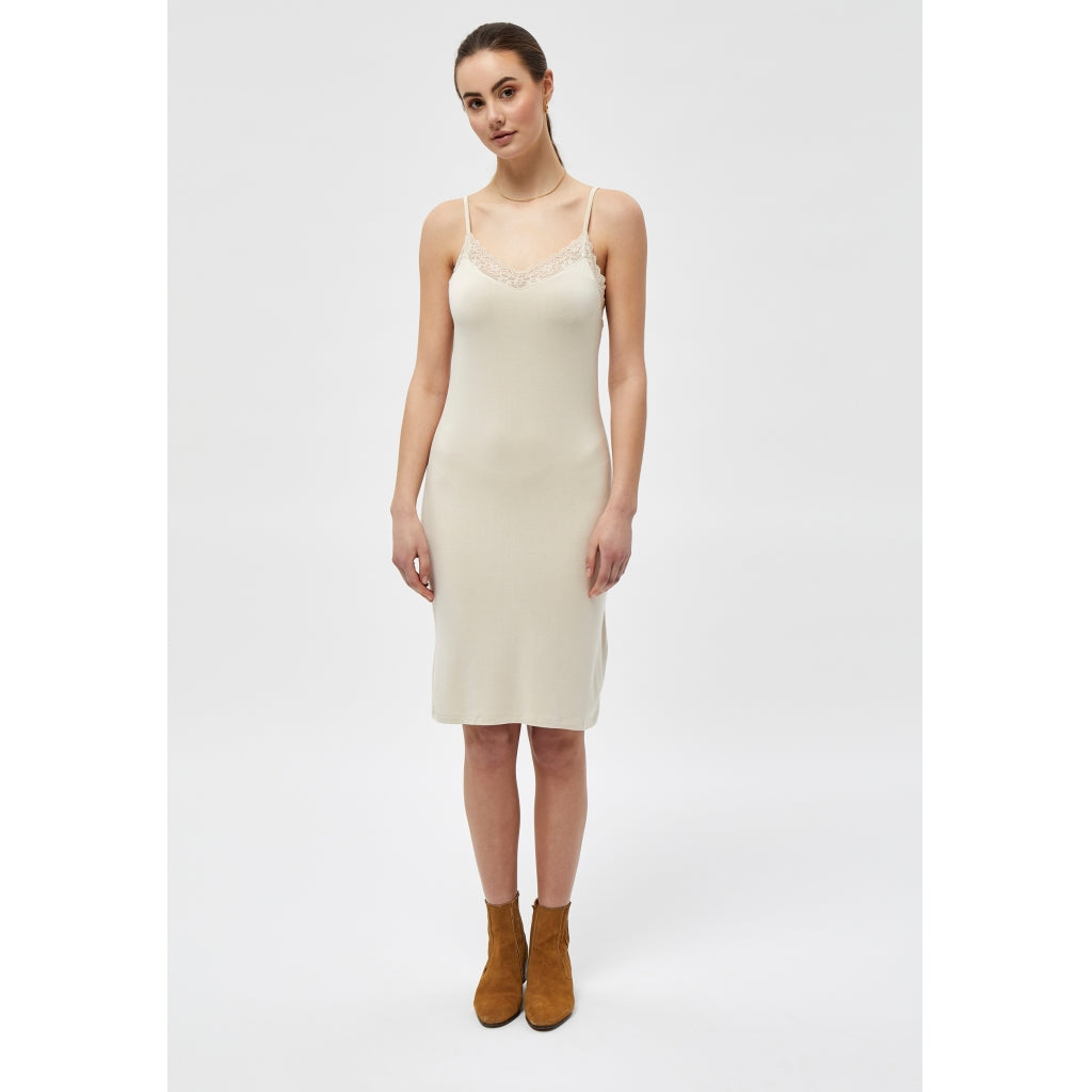 Peppercorn | Rosalinda Kanten Onderjurkje - sandshell